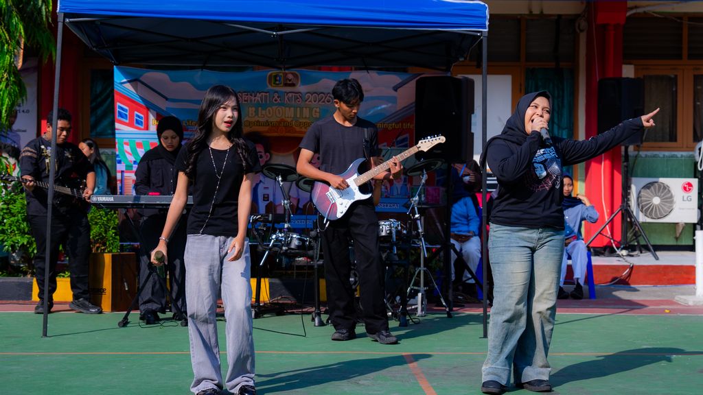Penampilan Band Kegiatan Tengah Semester
